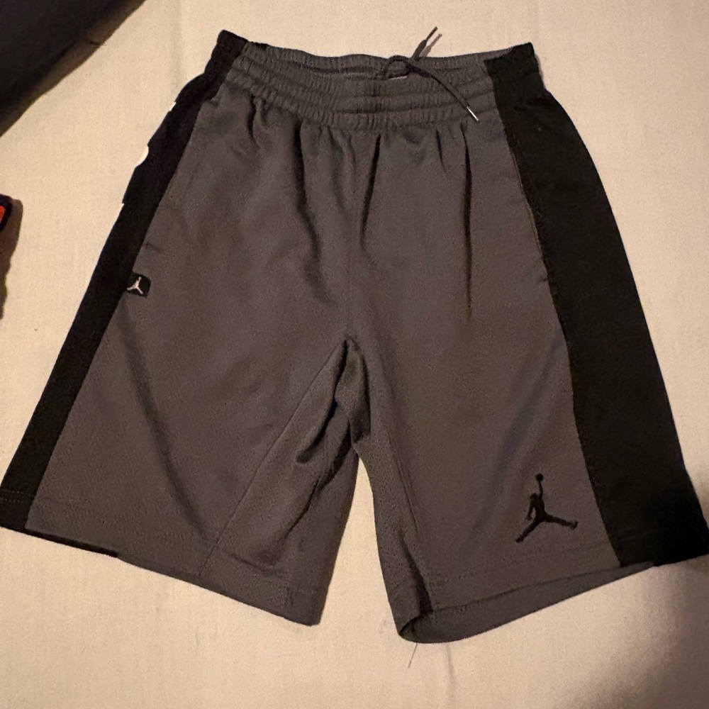 Jordan Men's Gray and Black Athletic Basketball Shorts